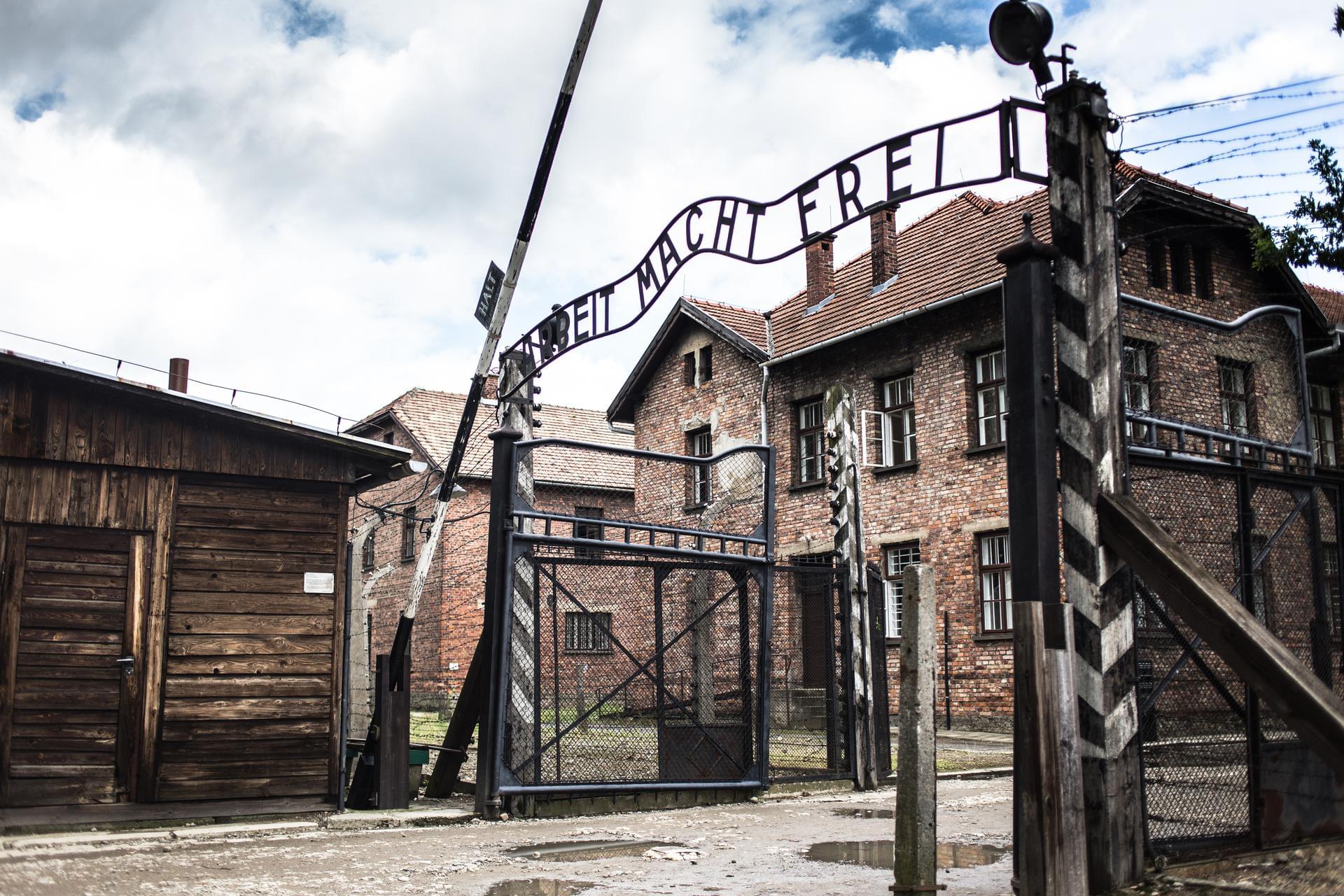 Porten till lägret Auschwitz